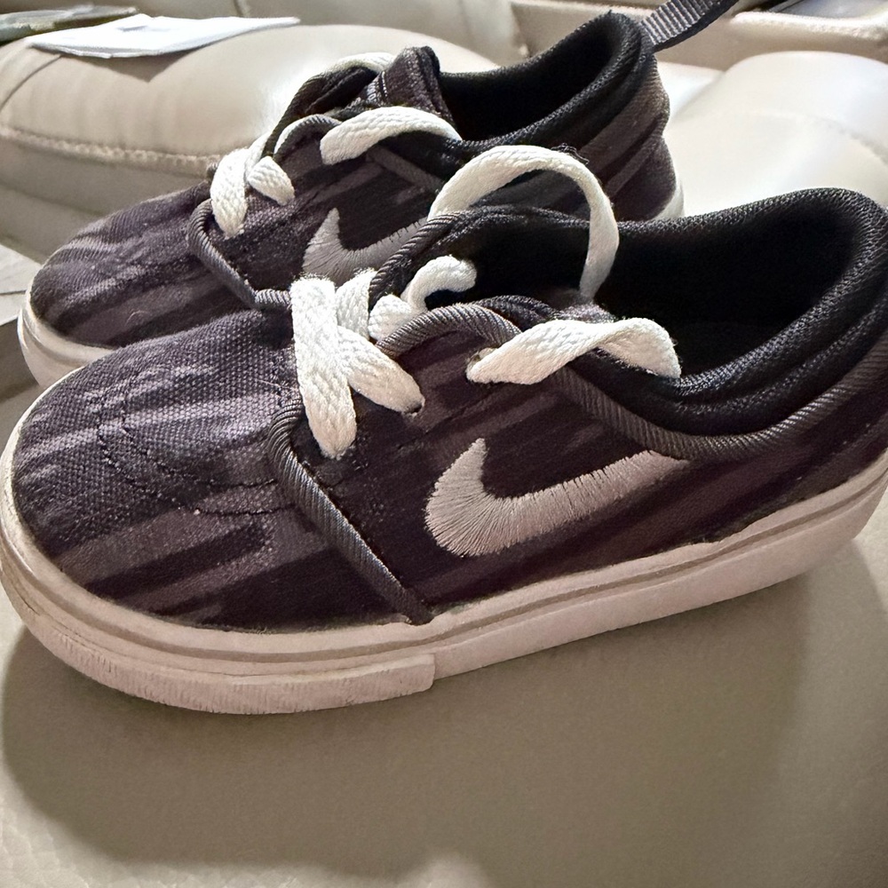 Nike SB Lace Up Kids' Black Grayish Purple Steven Janoski Skateboard Shoes 6C